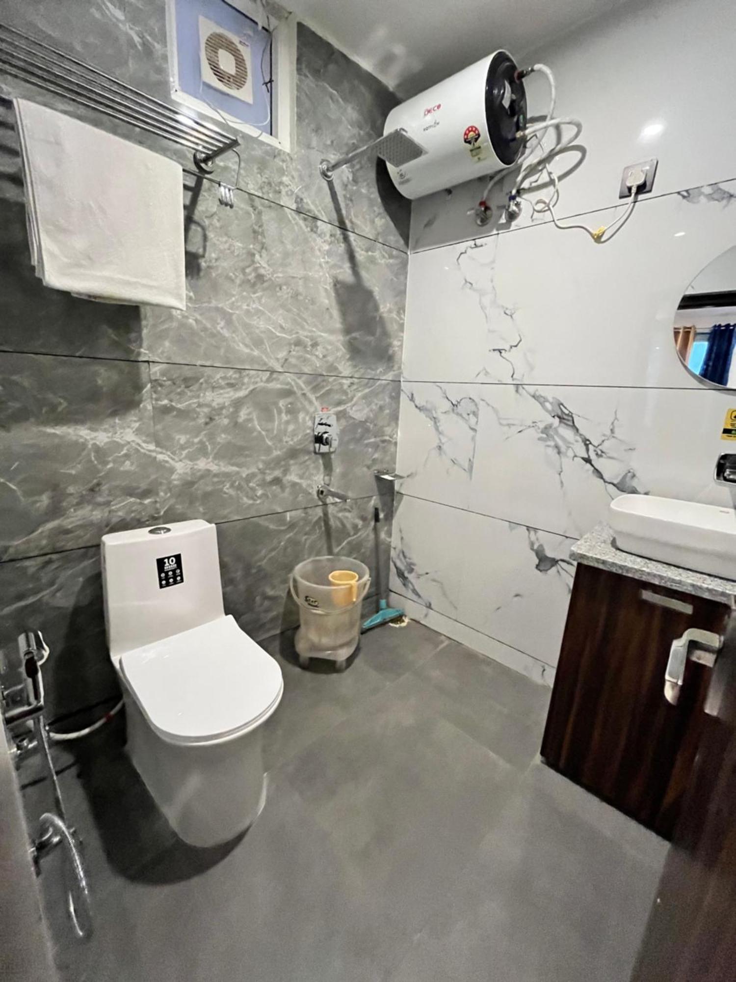 Bonfire Hostels Rishīkesh Εξωτερικό φωτογραφία